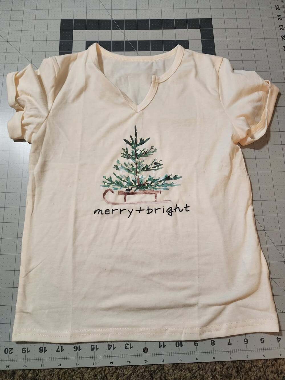Merry + Bright Christmas Tree T-Shirt Size 140/L Beige
